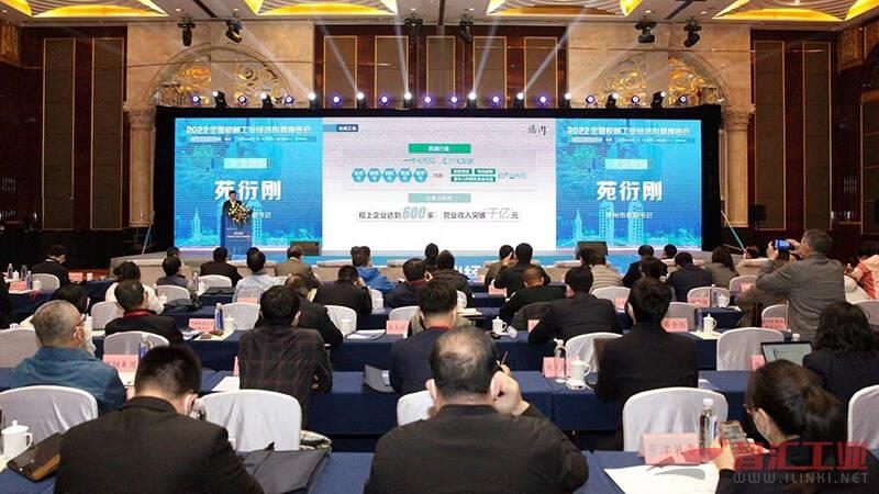 展会上的设备光鲜亮丽，材质却藏着成本与合规的博弈